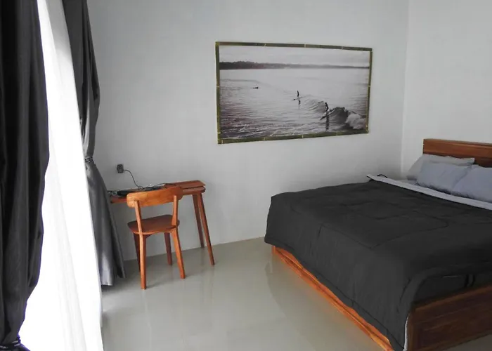 The Middle Surf House Airsatang